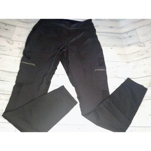 Black Athleta Size 6 Leggings with back and side zipper pockets